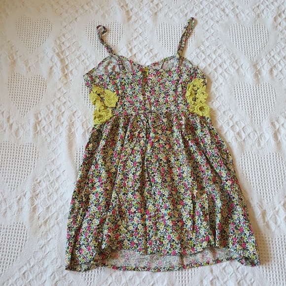 Wet Seal Floral Blouse - Picture 4 of 4